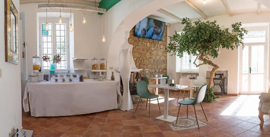 Ostia Holiday Greed Palace Dış mekan fotoğraf